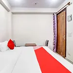 Oyo 82107 Vivaan Residency