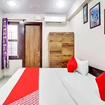 Oyo 82107 Vivaan Residency
